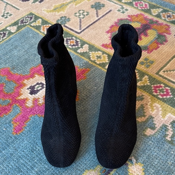 Elegant Black Ankle Boots - Picture 3 of 6